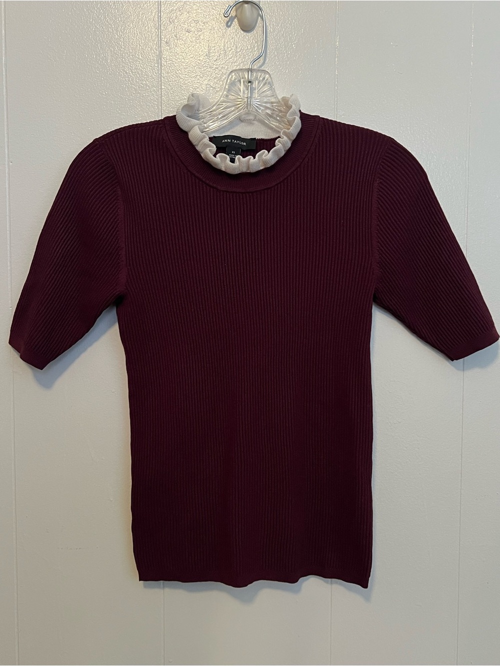 Ann Taylor Purple Ruffle Neck Short Sleeve Ribbed Sweater Top Size XS